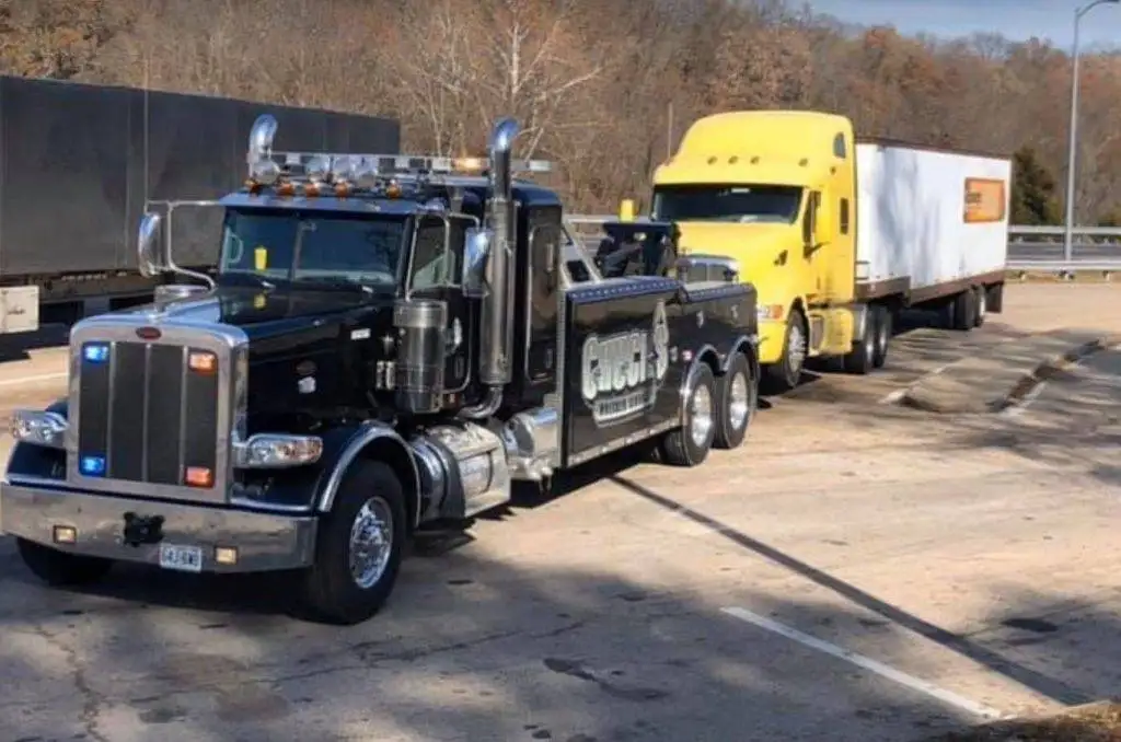 Chucks Wrecker Service 16 1024x678
